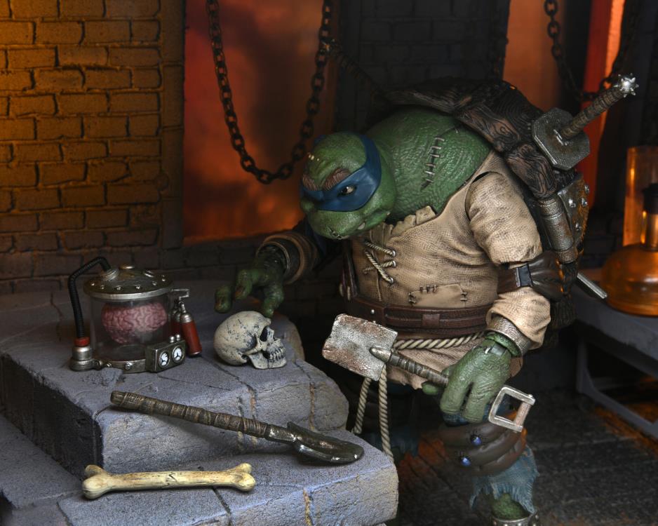 Neca Ultimate Universal Monsters x Teenage Mutant Ninja Turtles Leonardo as Hunchback