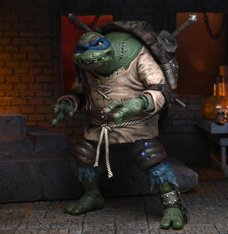 Neca Ultimate Universal Monsters x Teenage Mutant Ninja Turtles Leonardo as Hunchback
