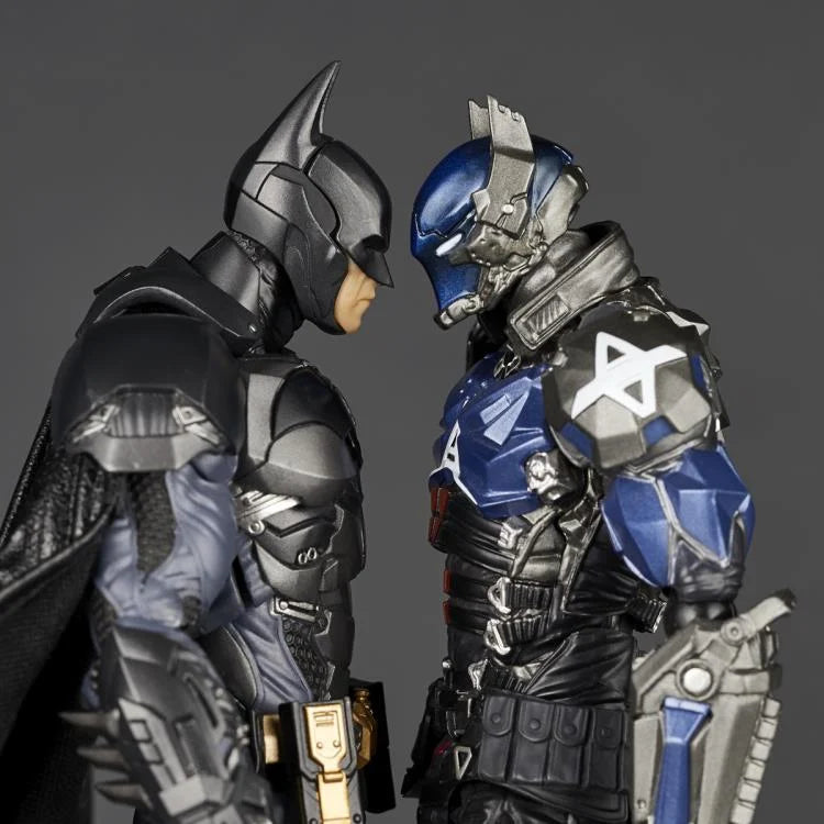 Revoltech Amazing Yamaguchi DC - Batman (Batman Arkham Knight Version) [Dented Box]