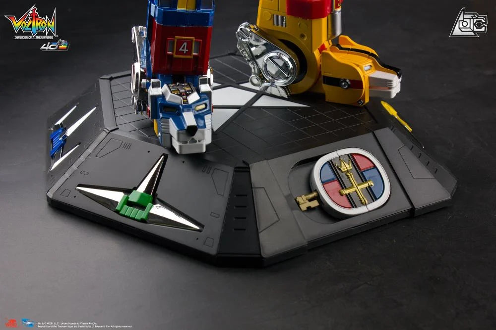 Toynami Voltron Defender of the Universe 40th Anniversary Collector's Set