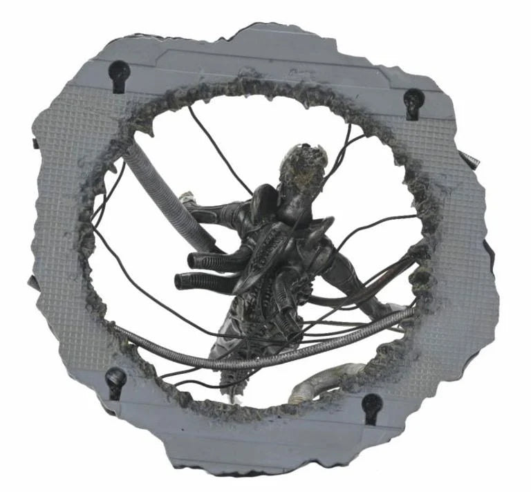 Neca Alien Romulus Suspended Lab Xenomorph XX121 Deluxe Version [Dented Box]