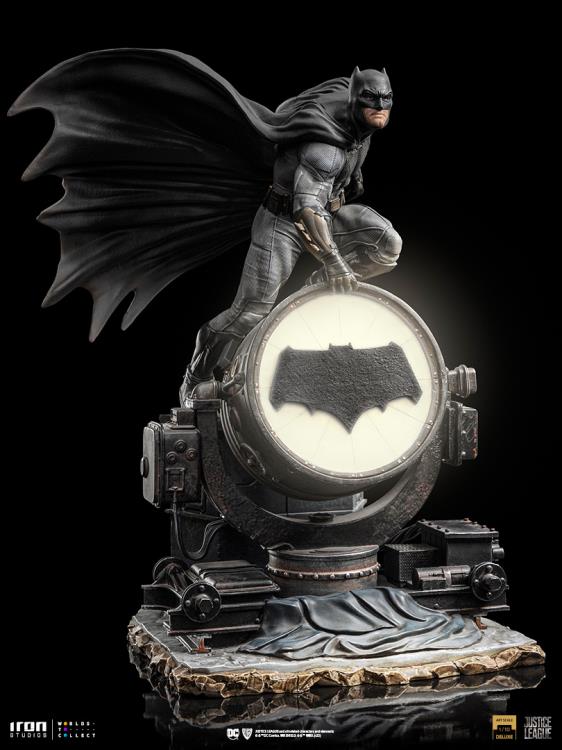Iron Studios Art Scale 1/10 DC Zack Snyder's Justice League - Batman on Bat-Signal (Deluxe)