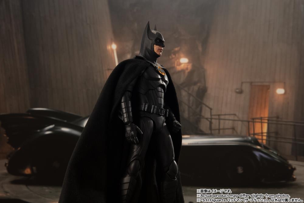 SH Figuarts DC The Flash Movie - Batman