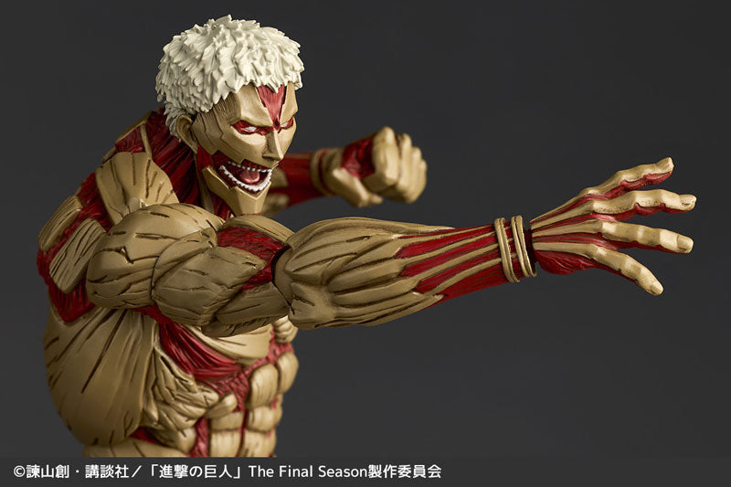 Revoltech Amazing Yamaguchi Attack on Titan - Armored Titan (Reiner Braun)