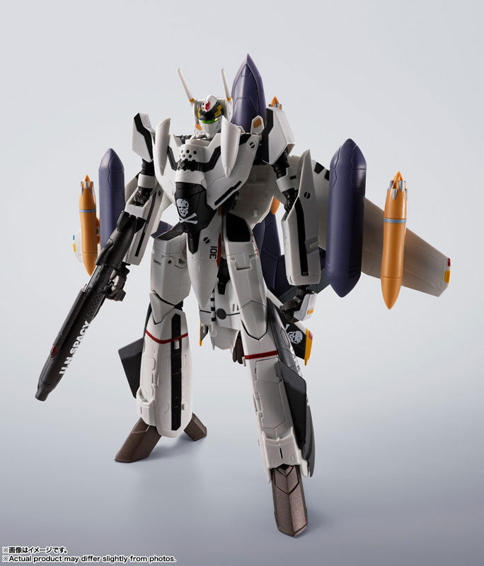 Hi-Metal R Macross Zero VF-OS Phoenix (Roy Fokker) + QF-2200D-B Ghost