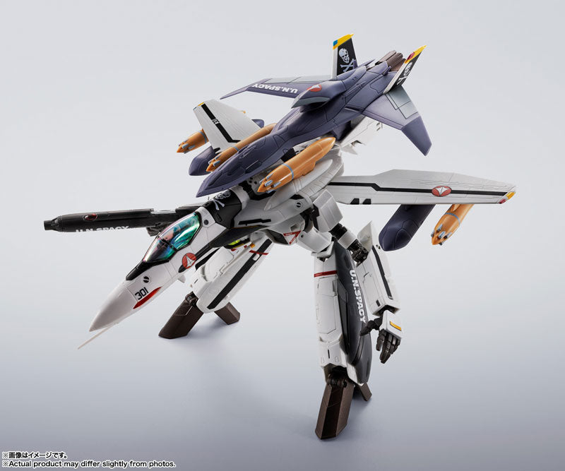 Hi-Metal R Macross Zero VF-OS Phoenix (Roy Fokker) + QF-2200D-B Ghost