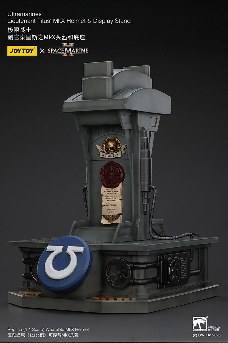 Joytoy Warhammer 40k Space Marine 2 - Ultramarines Lieutenant Titus' MKX Helmet & Display Stand
