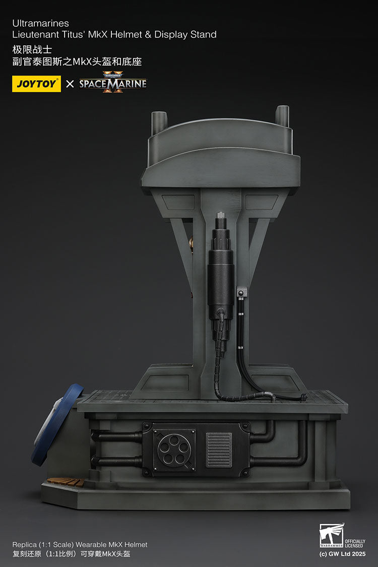 Joytoy Warhammer 40k Space Marine 2 - Ultramarines Lieutenant Titus' MKX Helmet & Display Stand