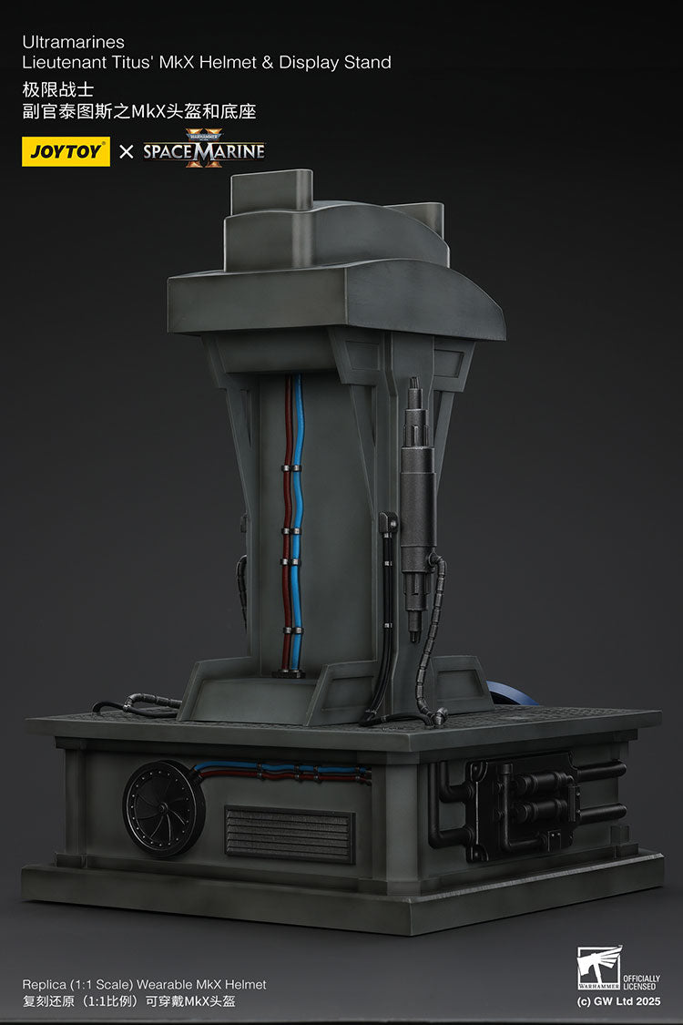 Joytoy Warhammer 40k Space Marine 2 - Ultramarines Lieutenant Titus' MKX Helmet & Display Stand