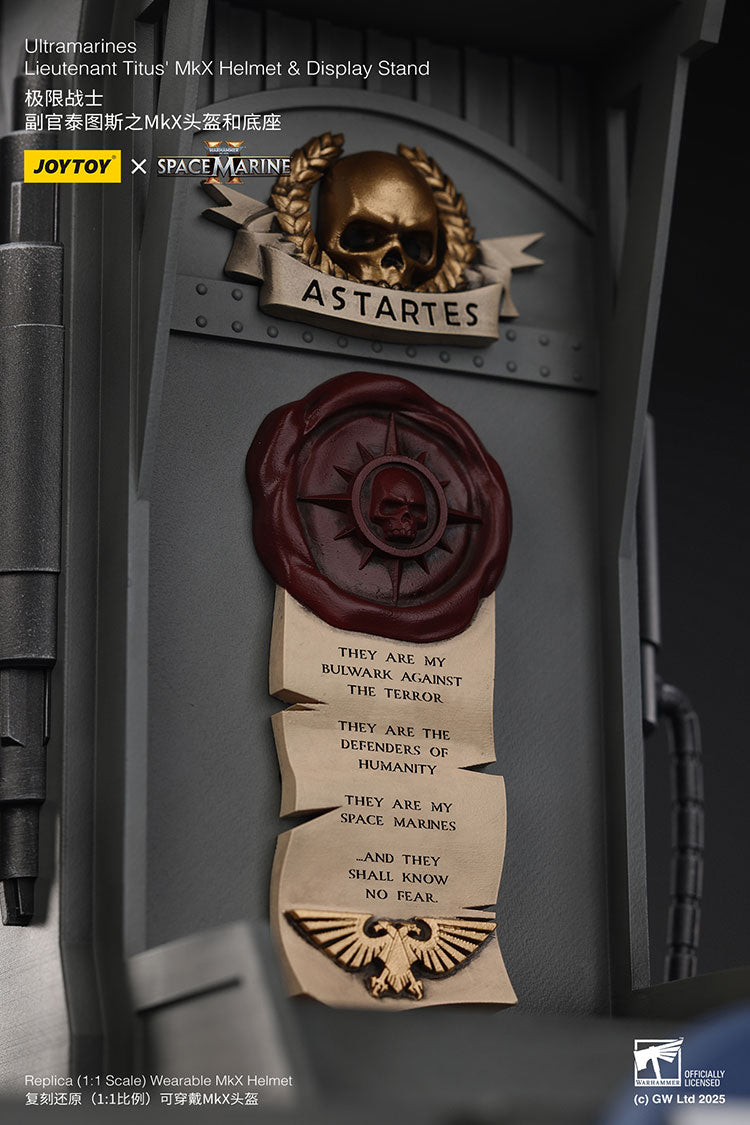 Joytoy Warhammer 40k Space Marine 2 - Ultramarines Lieutenant Titus' MKX Helmet & Display Stand