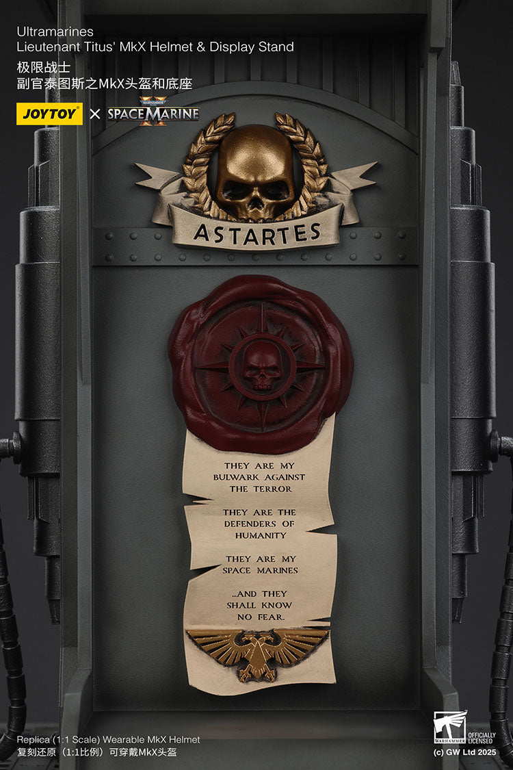 Joytoy Warhammer 40k Space Marine 2 - Ultramarines Lieutenant Titus' MKX Helmet & Display Stand