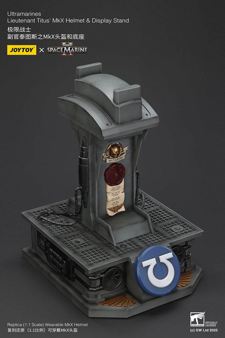 Joytoy Warhammer 40k Space Marine 2 - Ultramarines Lieutenant Titus' MKX Helmet & Display Stand