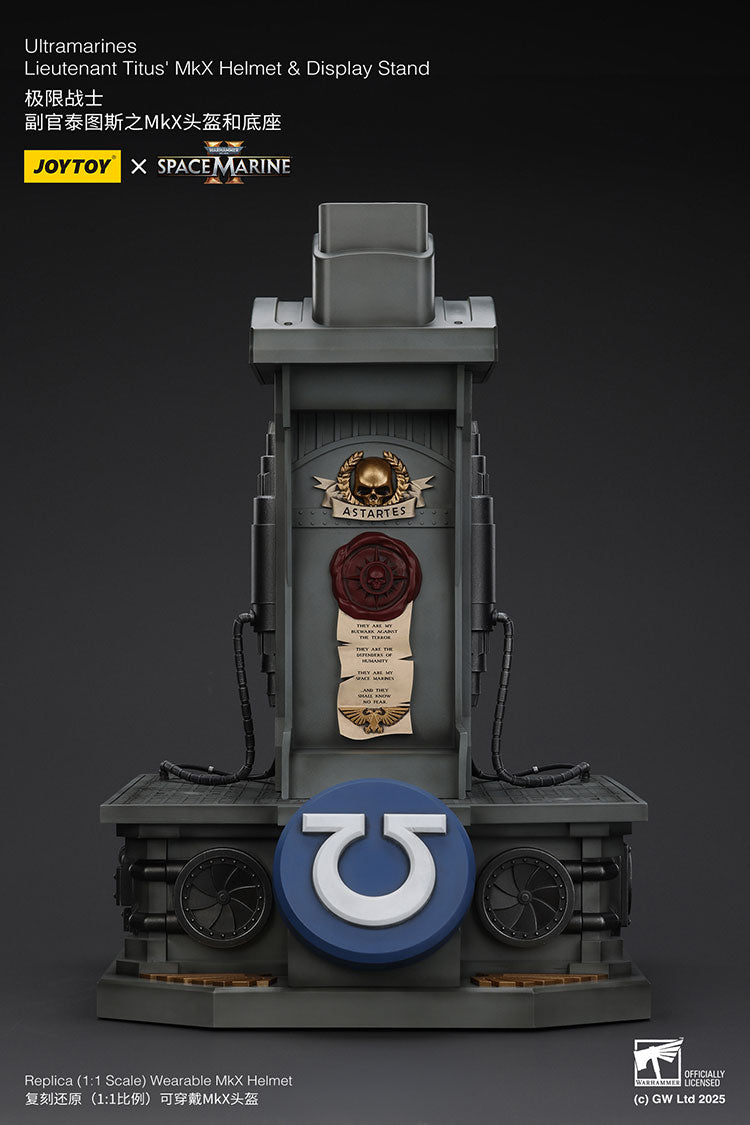 Joytoy Warhammer 40k Space Marine 2 - Ultramarines Lieutenant Titus' MKX Helmet & Display Stand