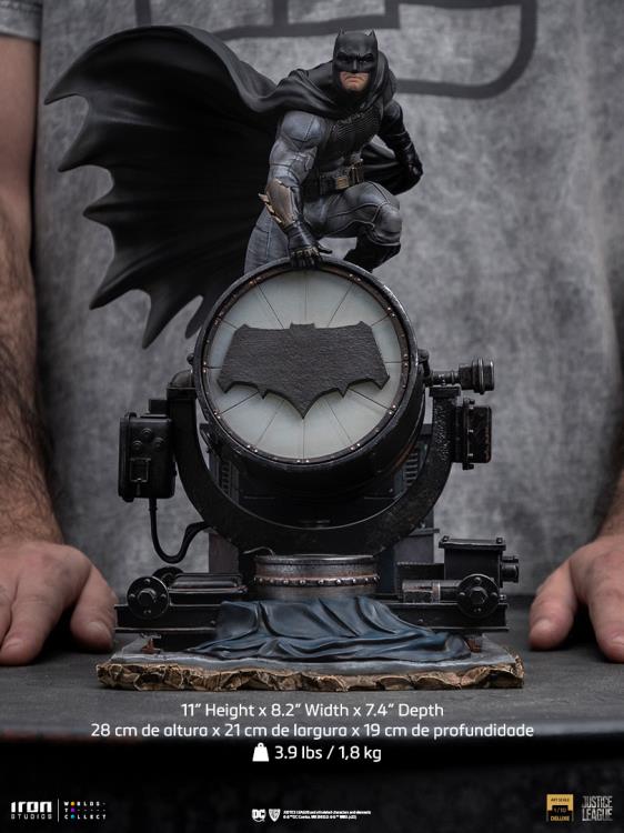 Iron Studios Art Scale 1/10 DC Zack Snyder's Justice League - Batman on Bat-Signal (Deluxe)