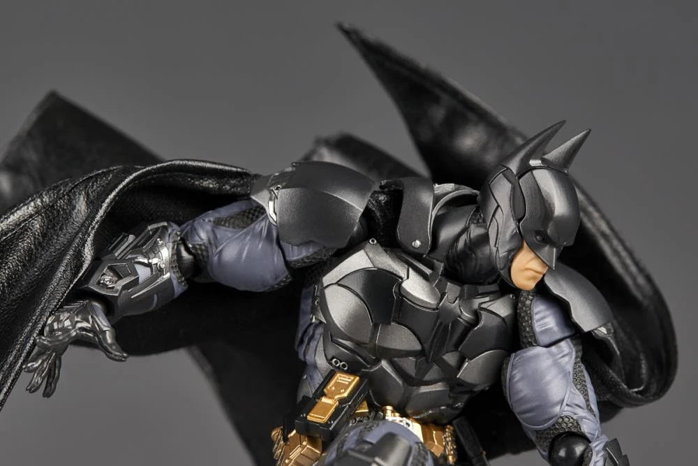 Revoltech Amazing Yamaguchi DC - Batman (Batman Arkham Knight Version) [Dented Box]