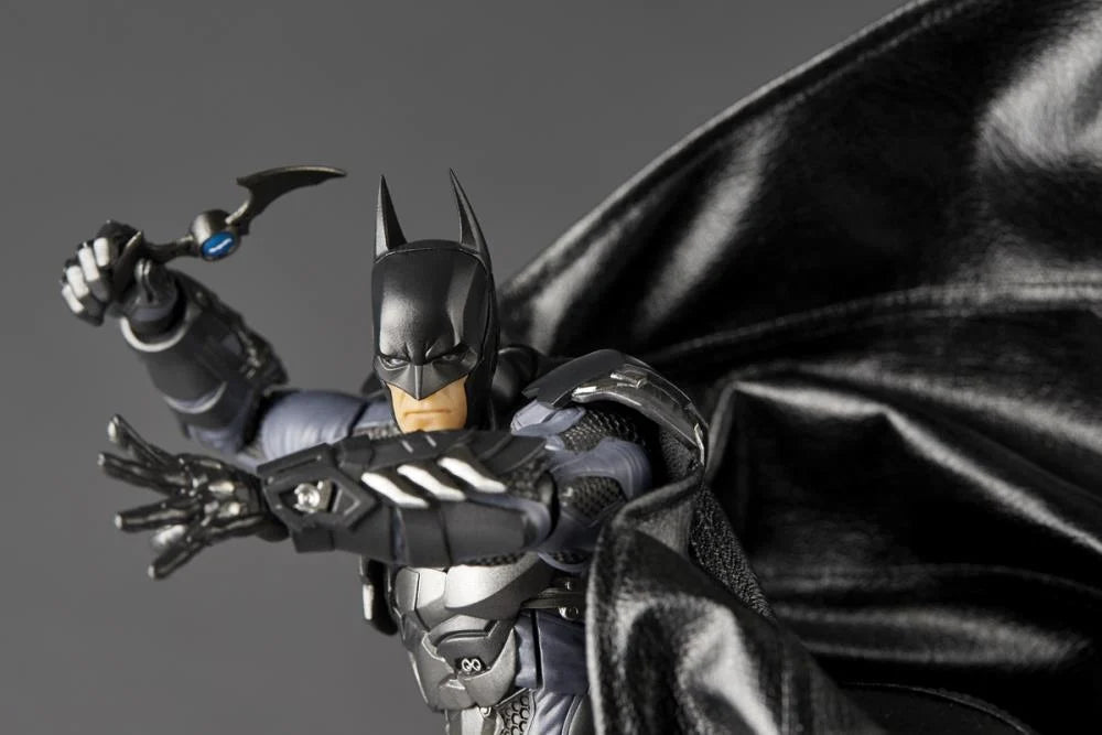Revoltech Amazing Yamaguchi DC - Batman (Batman Arkham Knight Version) [Dented Box]